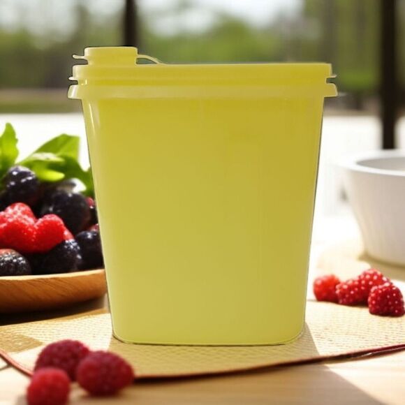 Tupperware Beverage Buddy Yellow Pitcher 792-7 Vintage Store & Pour 1 Quart - Picture 15 of 16